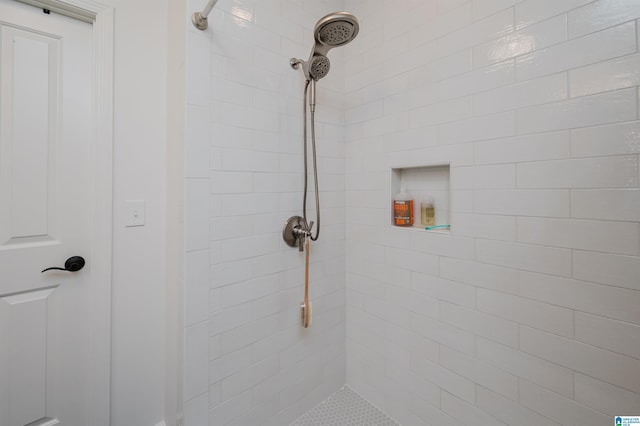 full bath featuring tiled shower