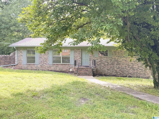 view of front of home with a front lawn and brick siding