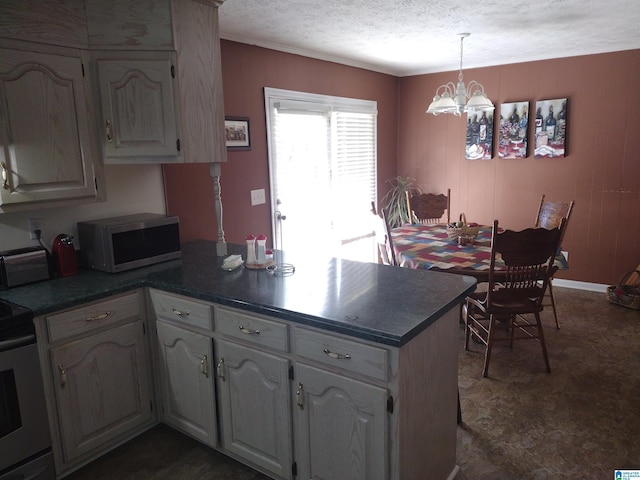 kitchen featuring a peninsula, a chandelier, stove, a textured ceiling, and pendant lighting