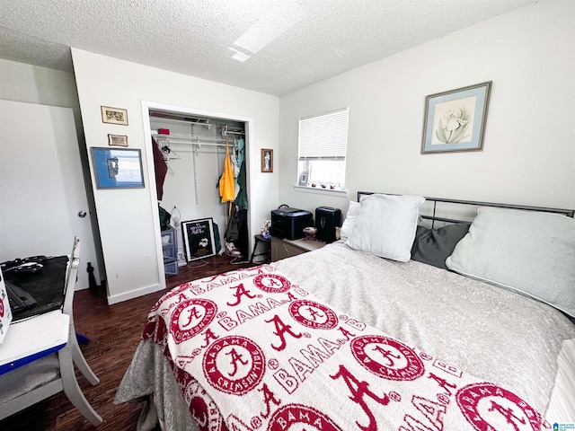 18981 Remlap Dr, Remlap, AL 35133 - bedroom featuring dark wood finished floors, a closet, and a textured ceiling