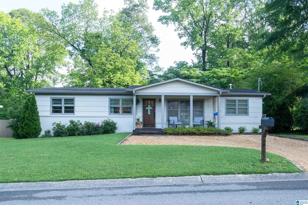 3228 Ridgely Ct, Vestavia Hills, AL 35243 - ranch-style house featuring a front lawn, covered porch, and driveway