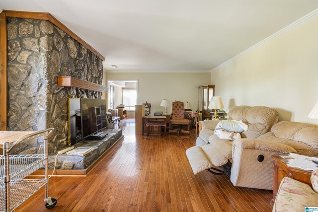 390 Chamblee Ln, Warrior, AL 35180 - living room with crown molding and wood-type flooring