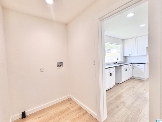 washroom with light wood-style flooring, hookup for a washing machine, baseboards, and recessed lighting