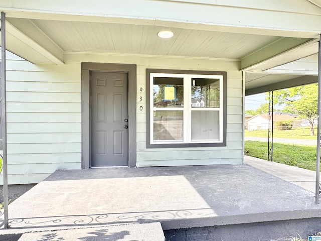 property entrance featuring covered porch