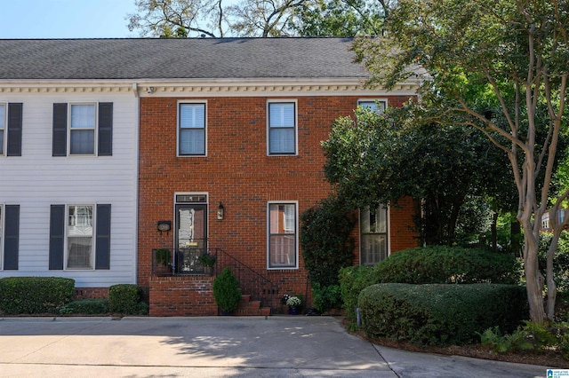 1209 29th St S, Birmingham, AL 35205 - view of front facade with brick siding and a shingled roof