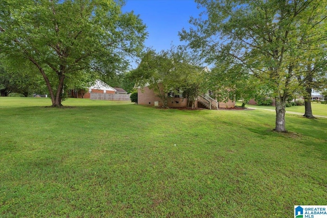 110 Drexal Dr, Oneonta, AL 35121 - view of grassy yard with stairs
