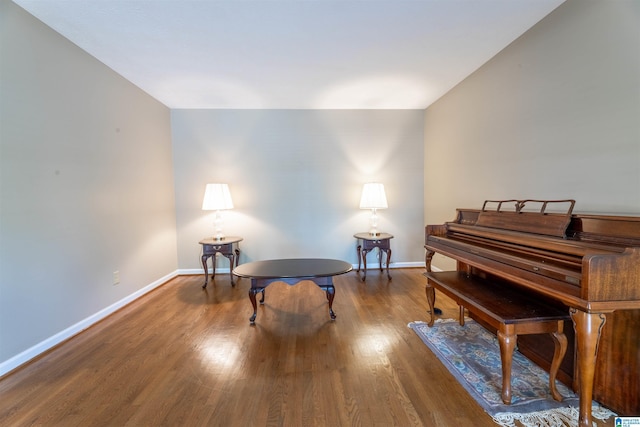 994 Comanche Trl, Anniston, AL 36206 - living area with baseboards and wood finished floors