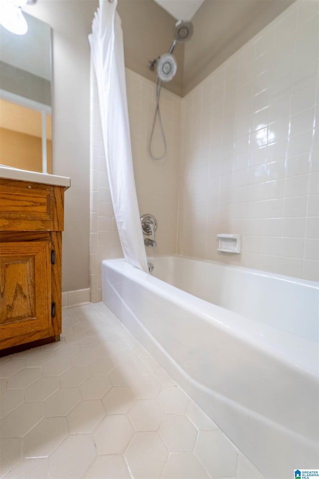 994 Comanche Trl, Anniston, AL 36206 - bathroom featuring tile patterned floors, shower / bath combo, and vanity