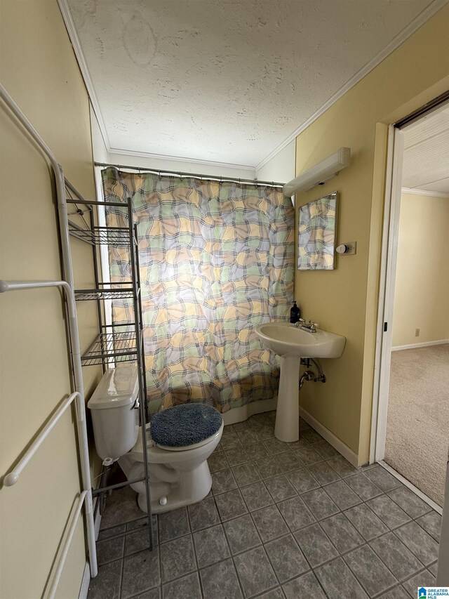 829 Higgs Dr, Adger, AL 35006 - full bath with ornamental molding, toilet, a textured ceiling, tile patterned floors, and a shower with shower curtain