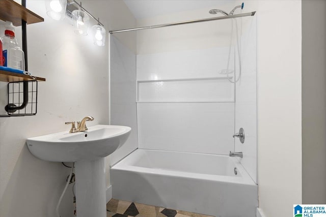 401 W 3rd Ave, Oneonta, AL 35121 - bathroom with shower / bath combination