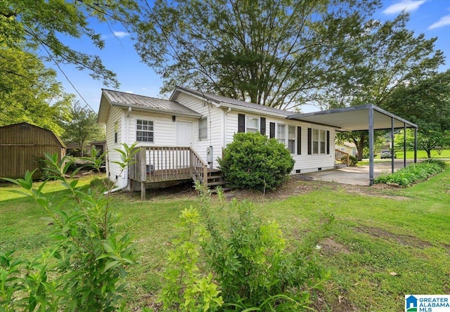 401 W 3rd Ave, Oneonta, AL 35121 - back of house featuring a lawn, metal roof, a wooden deck, a carport, and crawl space