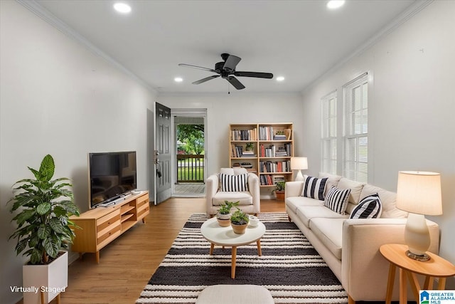 401 W 3rd Ave, Oneonta, AL 35121 - living room featuring crown molding, light wood-type flooring, recessed lighting, and a ceiling fan