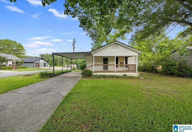 401 W 3rd Ave, Oneonta, AL 35121 - view of front of home featuring a porch, a front lawn, concrete driveway, and an attached carport