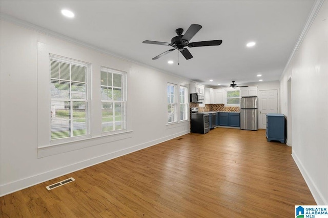 401 W 3rd Ave, Oneonta, AL 35121 - unfurnished living room with crown molding, light wood-style floors, baseboards, a ceiling fan, and recessed lighting