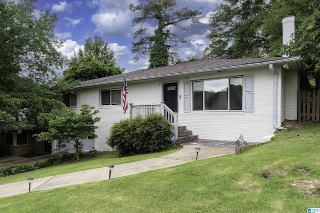 734 Crest Ln, Homewood, AL 35209 - view of front facade featuring brick siding and a front yard