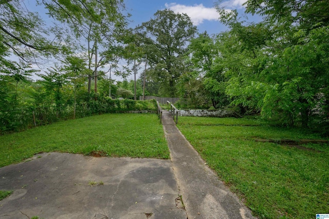 view of grassy yard featuring a patio