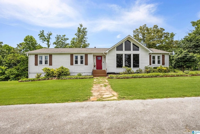14 Shades Crest Rd, Hoover, AL 35226 - view of front of house with a front lawn