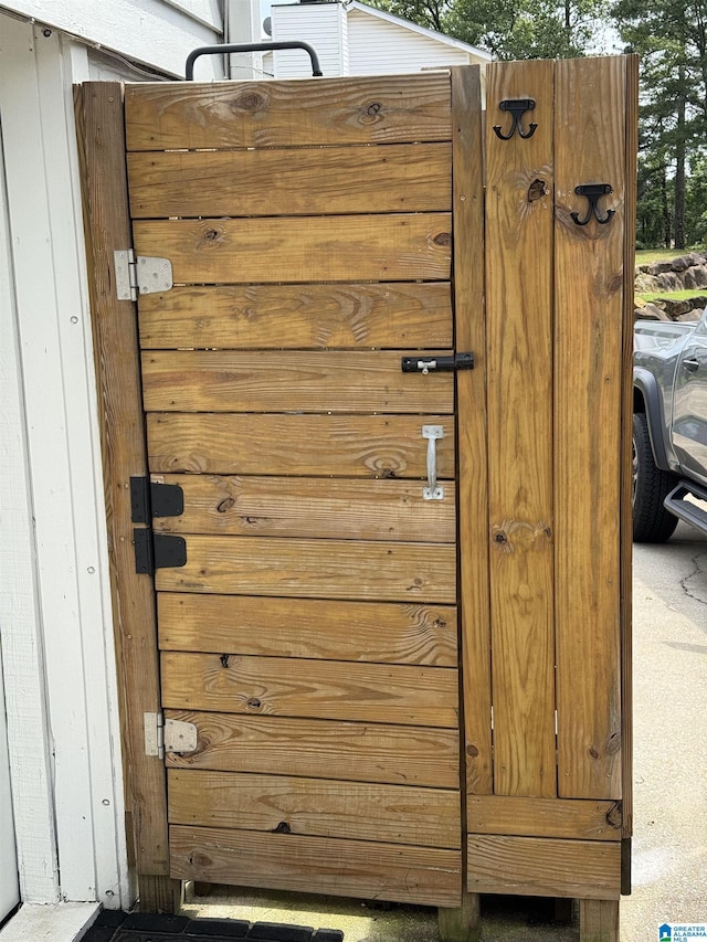 14 Shades Crest Rd, Hoover, AL 35226 - view of gate