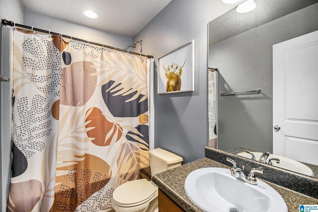 624 Enclave Ln, Calera, AL 35040 - full bathroom with toilet, vanity, and curtained shower