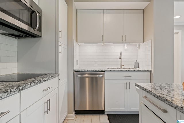 1051 Oak Meadows Rd, Birmingham, AL 35242 - kitchen featuring stainless steel appliances, a sink, tasteful backsplash, and white cabinetry