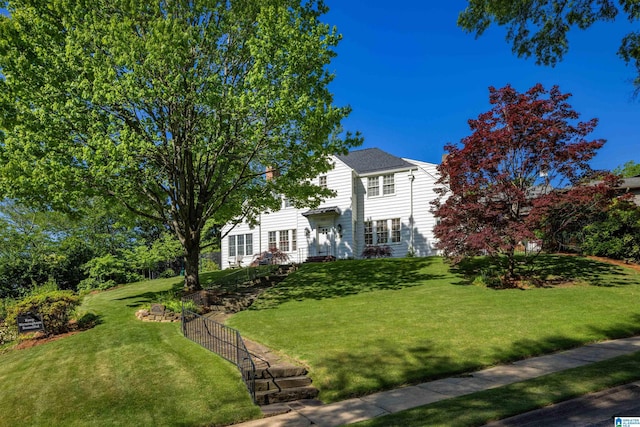 2520 Lanark Rd, Birmingham, AL 35223 - view of front facade featuring a front yard