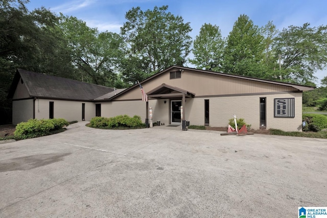 4150 County Highway 13, Locust Fork, AL 35097 - mid-century modern home with brick siding