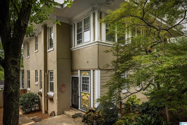 1479 Milner Cres S, Birmingham, AL 35205 - view of front facade featuring brick siding