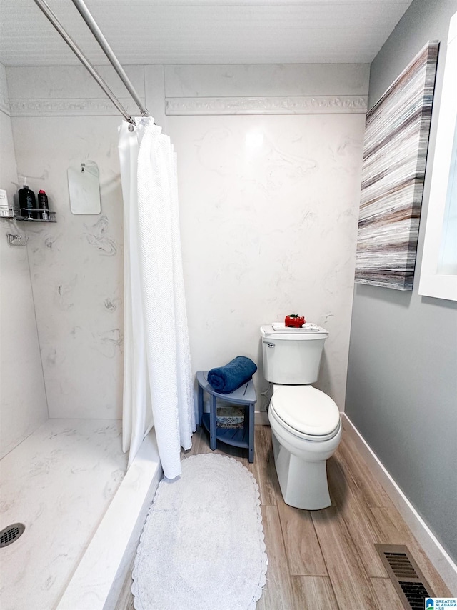 3455 Self Creek Rd, Warrior, AL 35180 - full bath with toilet, wood finished floors, a shower with curtain, and baseboards