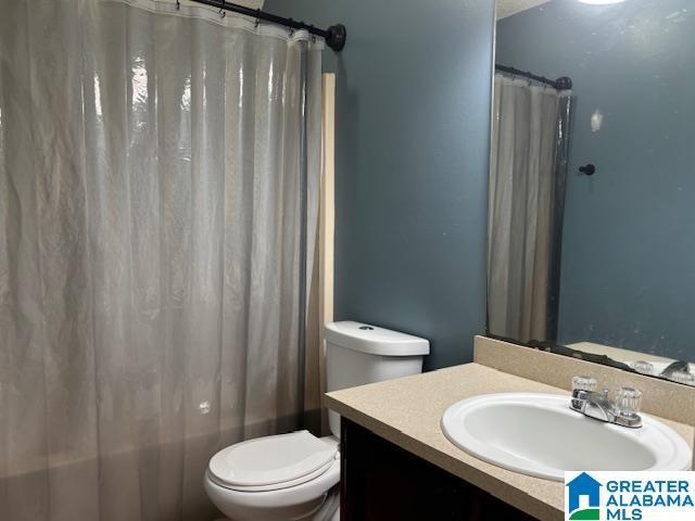 7601 Meadows Dr S, Mobile, AL 36619 - full bath featuring toilet, vanity, and a shower with shower curtain