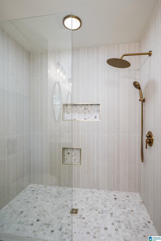 3317 Overton Rd, Mountain Brook, AL 35223 - bathroom featuring a tile shower