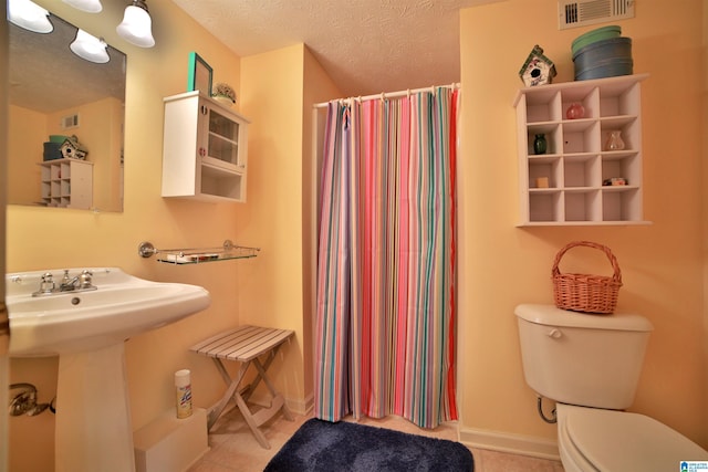2974 Crescent Crest Dr, Wedowee, AL 36278 - bathroom featuring toilet, curtained shower, tile patterned floors, baseboards, and a sink