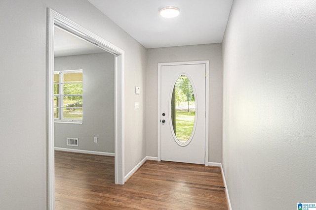 6365 Pocahontas Rd, Bessemer, AL 35022 - foyer entrance featuring wood finished floors and baseboards