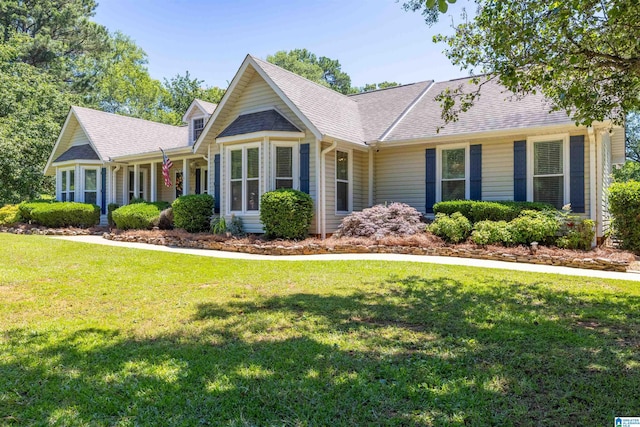95 River Oaks Ln, Cropwell, AL 35054 - view of front of home featuring a front lawn and a shingled roof
