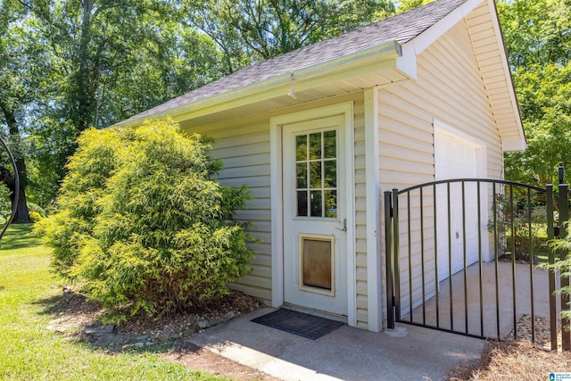 95 River Oaks Ln, Cropwell, AL 35054 - view of outbuilding featuring a gate and a garage