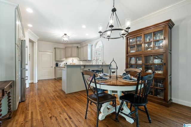 1048 Eagle Hollow Dr, Birmingham, AL 35242 - dining area featuring a chandelier, crown molding, wood finished floors, recessed lighting, and baseboards