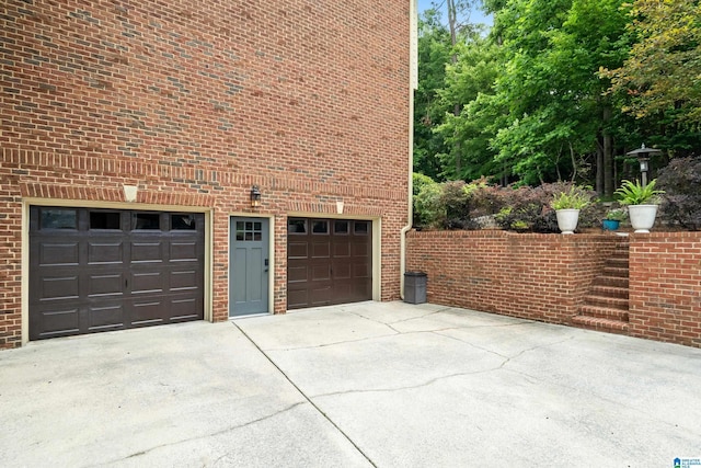 1048 Eagle Hollow Dr, Birmingham, AL 35242 - garage with driveway