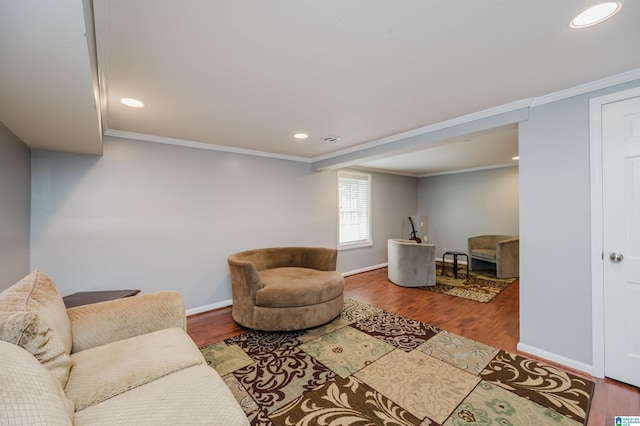 3309 Eaton Rd, Mountain Brook, AL 35223 - living area featuring baseboards, wood finished floors, recessed lighting, and ornamental molding