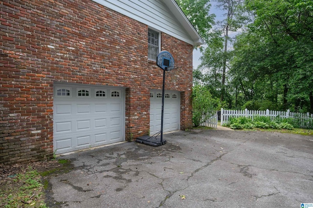 3309 Eaton Rd, Mountain Brook, AL 35223 - garage with driveway