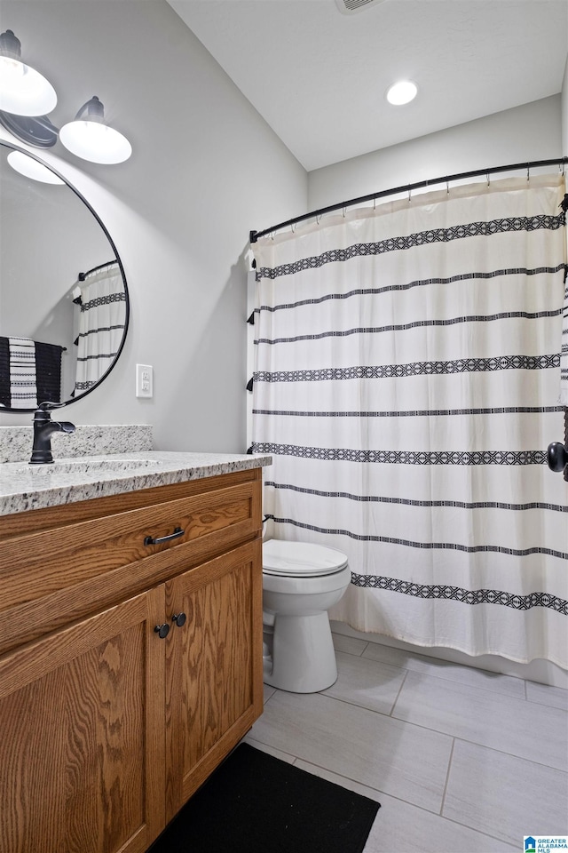 185 Meadowbrook Dr, Piedmont, AL 36272 - bathroom featuring vanity, toilet, recessed lighting, and a shower with shower curtain