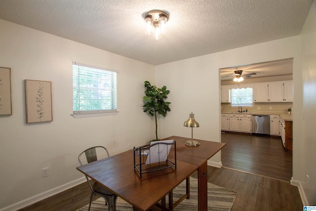 1725 Faircrest Dr, Hueytown, AL 35023 - dining room with dark wood finished floors, baseboards, a textured ceiling, and ceiling fan