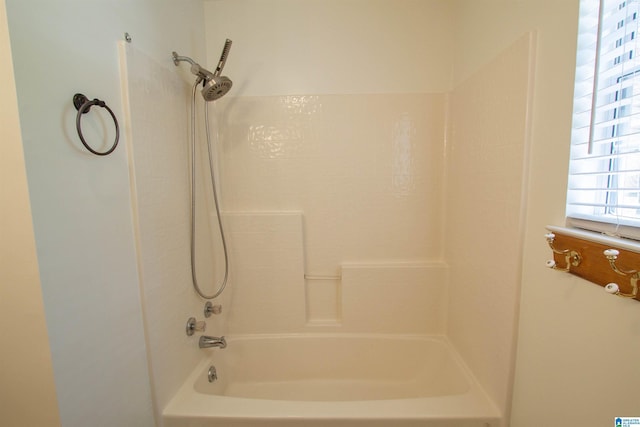 1725 Faircrest Dr, Hueytown, AL 35023 - bathroom featuring tub / shower combination
