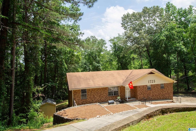 1725 Faircrest Dr, Hueytown, AL 35023 - ranch-style house with brick siding