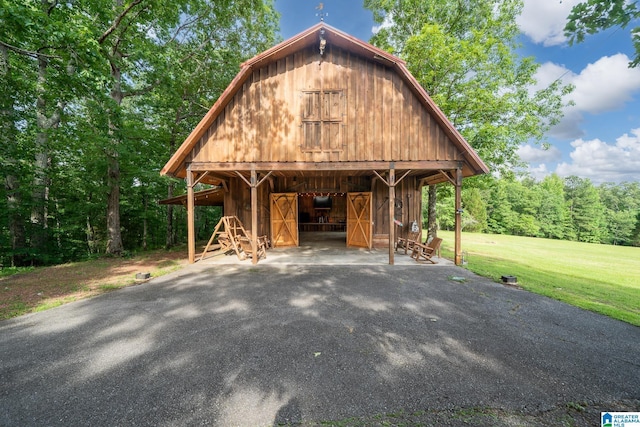 295 Ridge View Way, Springville, AL 35146 - view of front of property with a gambrel roof, an outdoor structure, and a front lawn