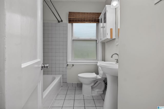 4763 7th Ct S, Birmingham, AL 35222 - full bath with tile patterned flooring, toilet, and shower / tub combination
