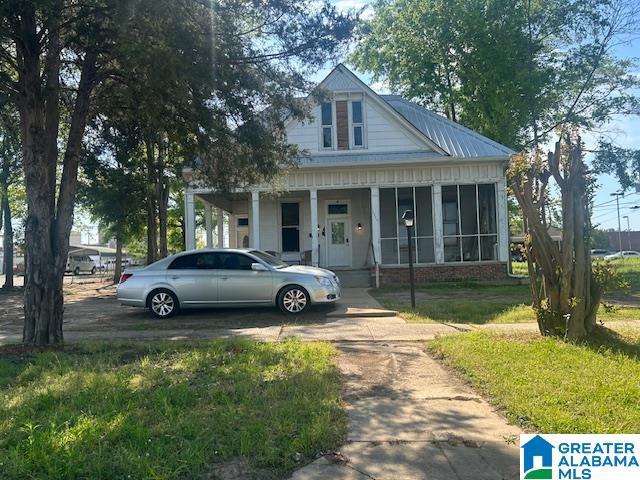 1711 5th Ave N, Bessemer, AL 35020 - view of front facade featuring driveway