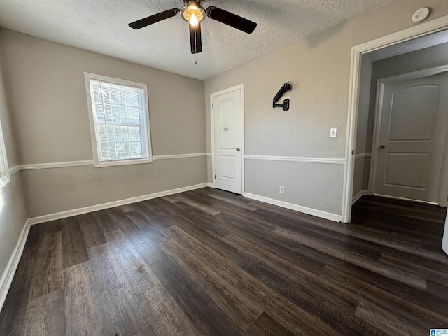 804 Elm Ave, Gadsden, AL 35903 - empty room with dark wood-style flooring, a smoke detector, a textured ceiling, ceiling fan, and baseboards
