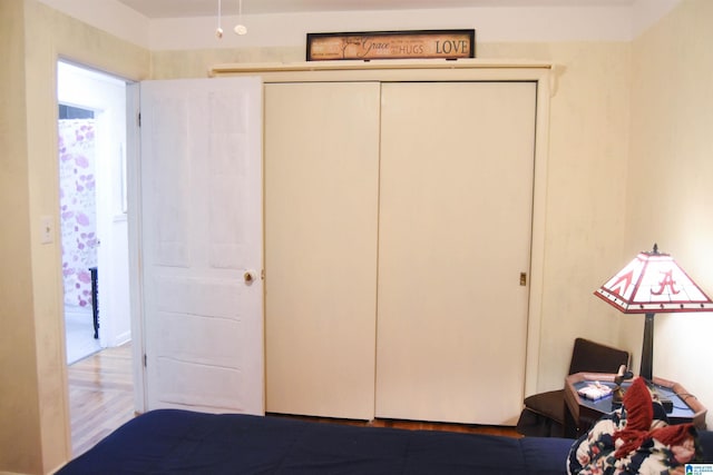 3908 Cloverdale Rd, Anniston, AL 36207 - bedroom featuring wood finished floors