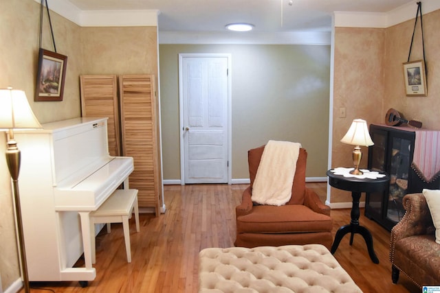 3908 Cloverdale Rd, Anniston, AL 36207 - sitting room with light wood finished floors and baseboards