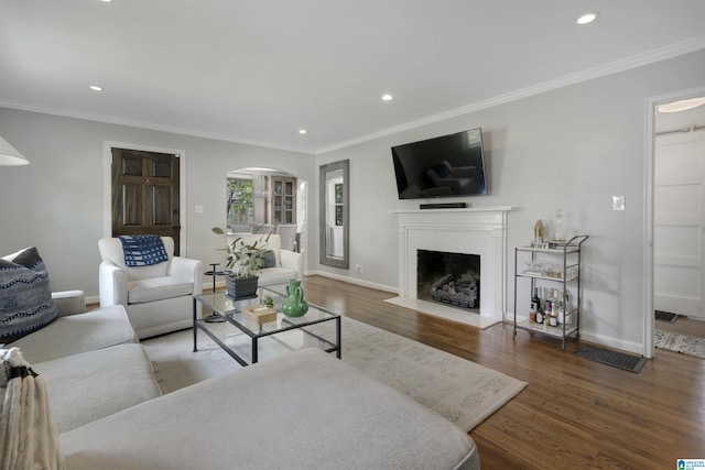 39 Edgehill Rd, Homewood, AL 35209 - living room featuring arched walkways, wood finished floors, a fireplace with flush hearth, recessed lighting, and baseboards