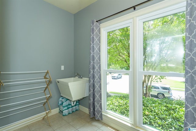 1020 Dunsmore Dr, Chelsea, AL 35043 - laundry room featuring light tile patterned flooring and baseboards